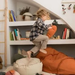 Lorena Canals Fauteuils Et Poufs Enfant Pouf Géant Cathy La Carotte X Oli & Carol (100 X 55 Cm) -Commodes enfant Soldes pouf geant cathy la carotte x oli carol 100 x 55 cm 5